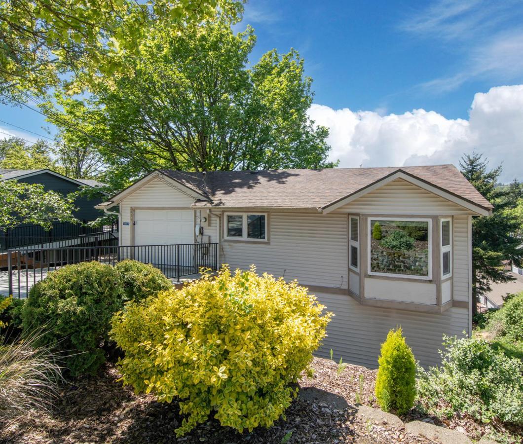 High Point Guesthouse - Next To Seattle Chinese Garden מראה חיצוני תמונה